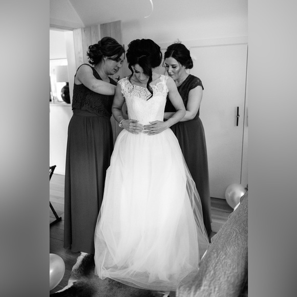 Unique custom made wedding dress - Picture 4 of 13